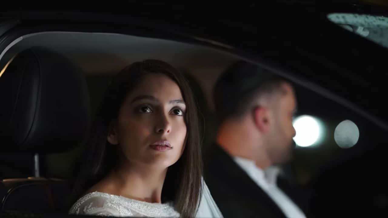 Man opening up while partner looks disinterested.