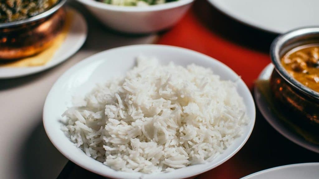 A bowl of steamed white rice.