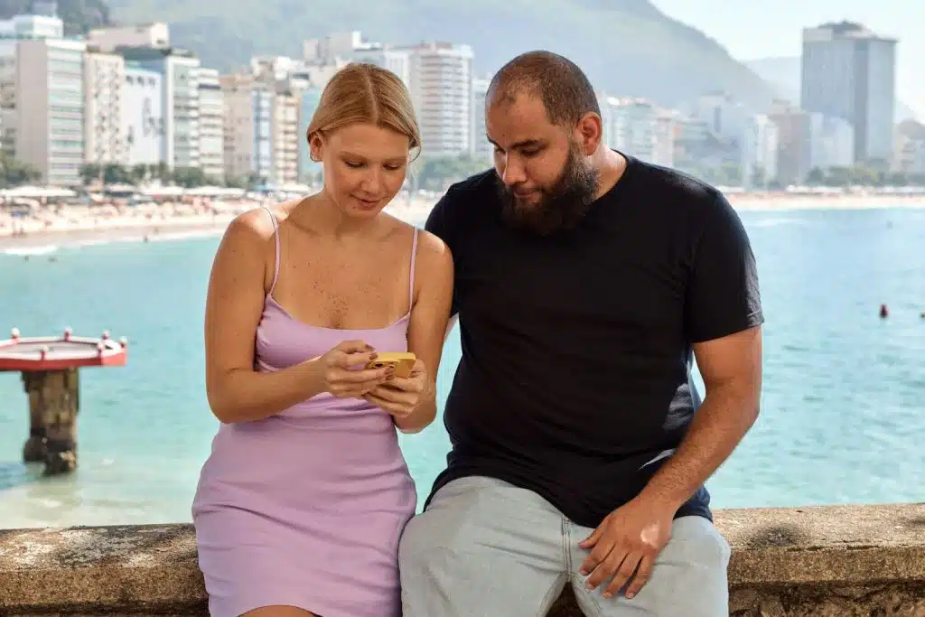 A man and woman dating.