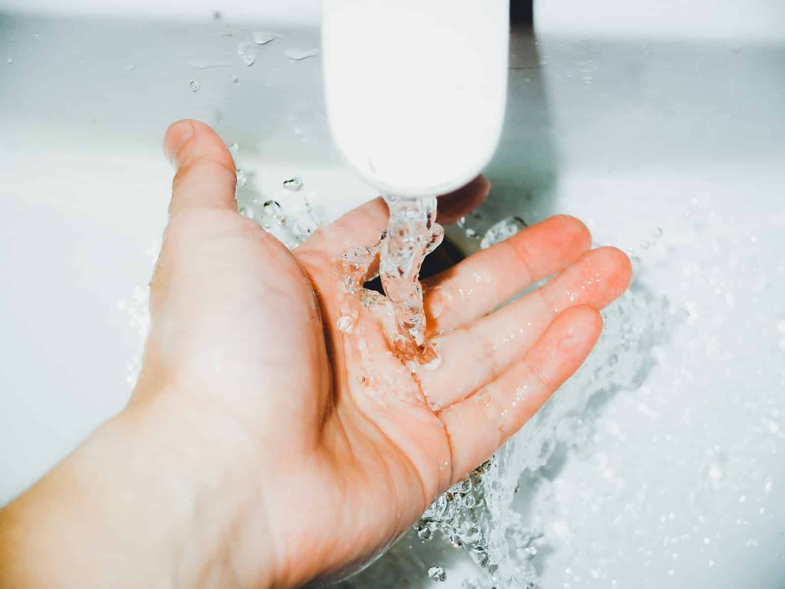 A picture of a faucet.