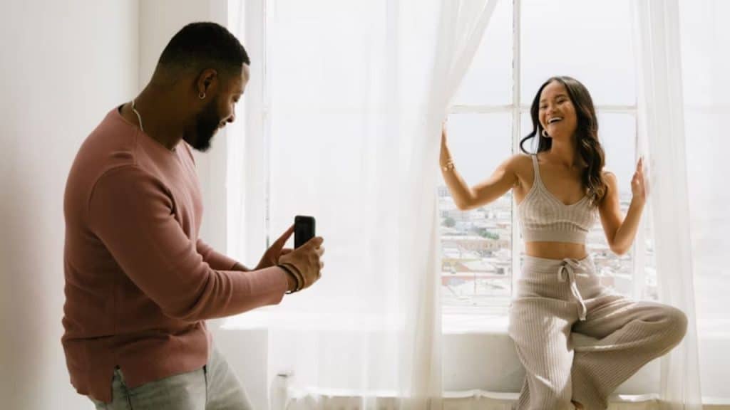 Man showing supportive, respectful behavior in his relationship.