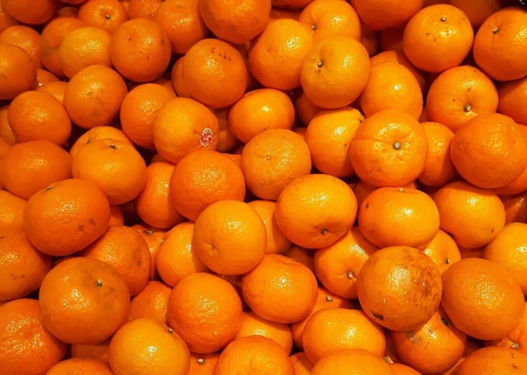 A picture of oranges