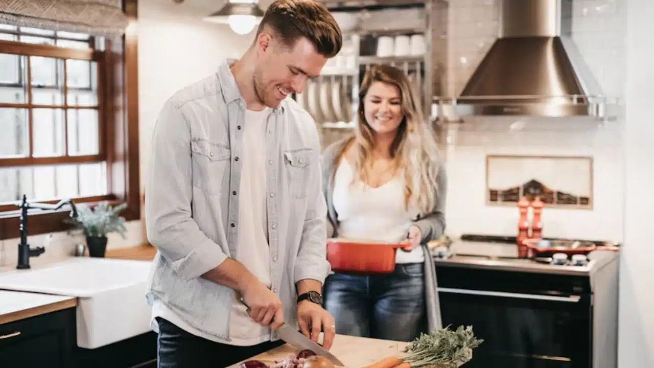 Couple preparing a healthy meal in their kitchen.