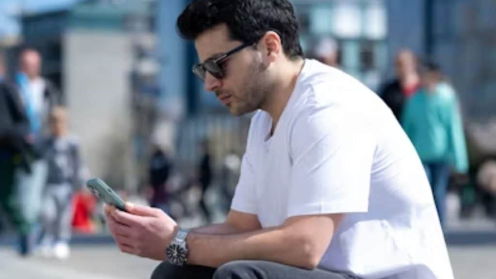 Man taking notes on his phone as a reminder