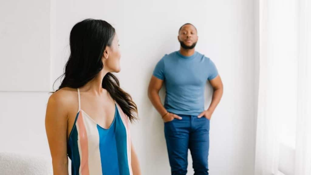 Woman confronting man who looks defensive