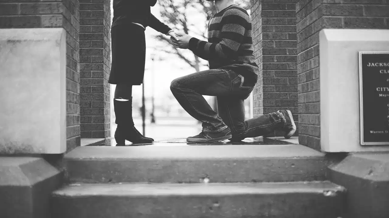 A man proposing to his girlfriend.