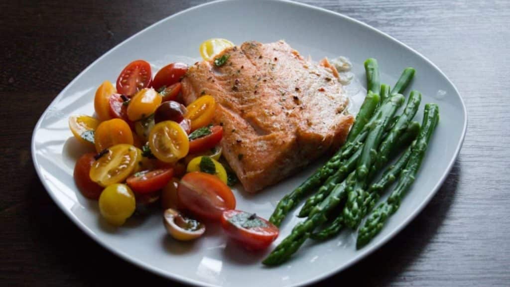 Healthy meal with grilled salmon and vegetables
