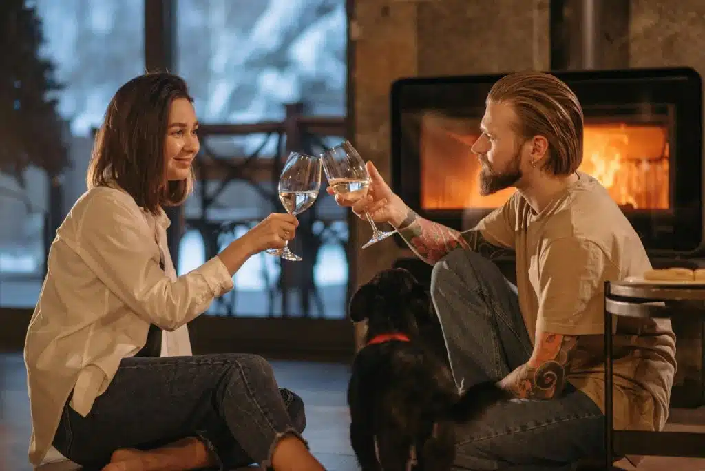 Couple toasting their glasses