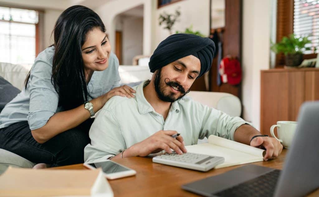 Couple computing their bills
