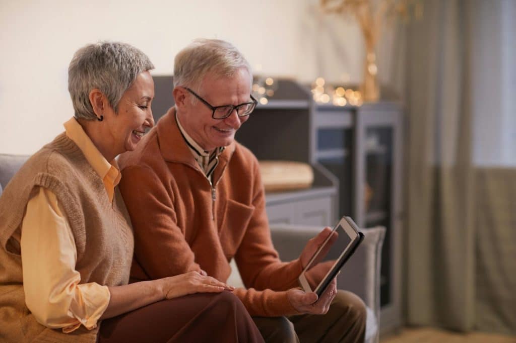 Husband and wife looking at the tablet 