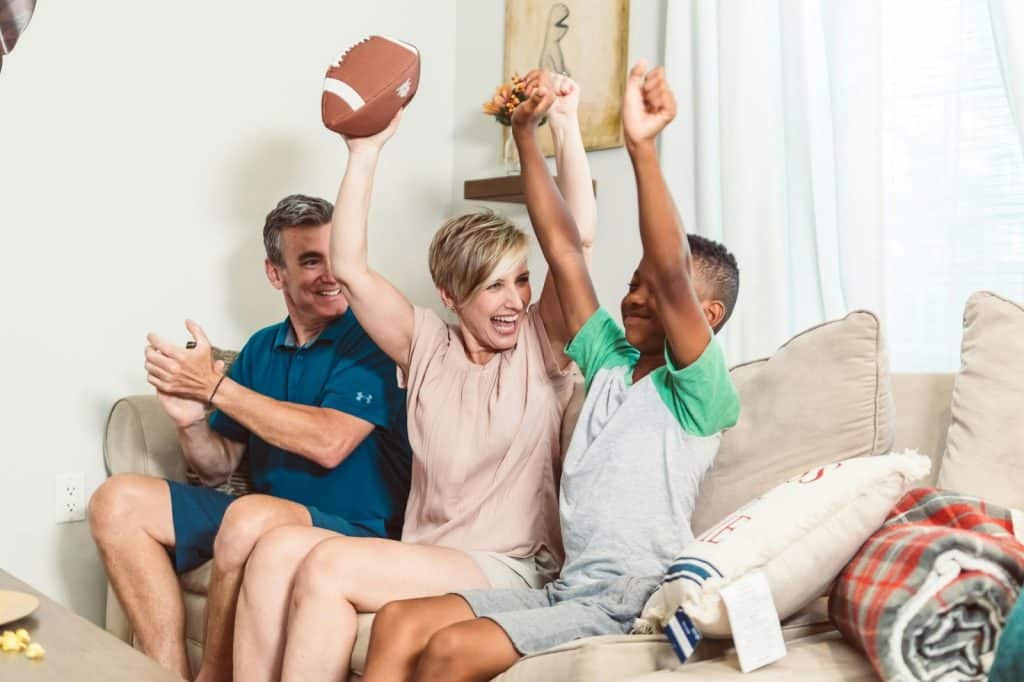 A man and woman with their kid celebrating