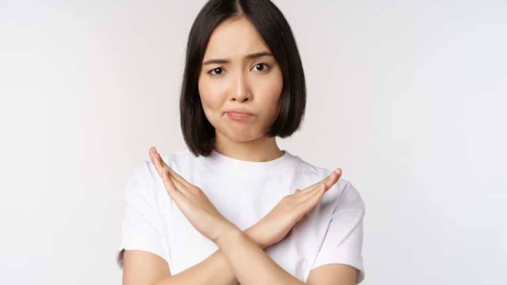 Woman crossing her arms as a symbol that the man is not for her