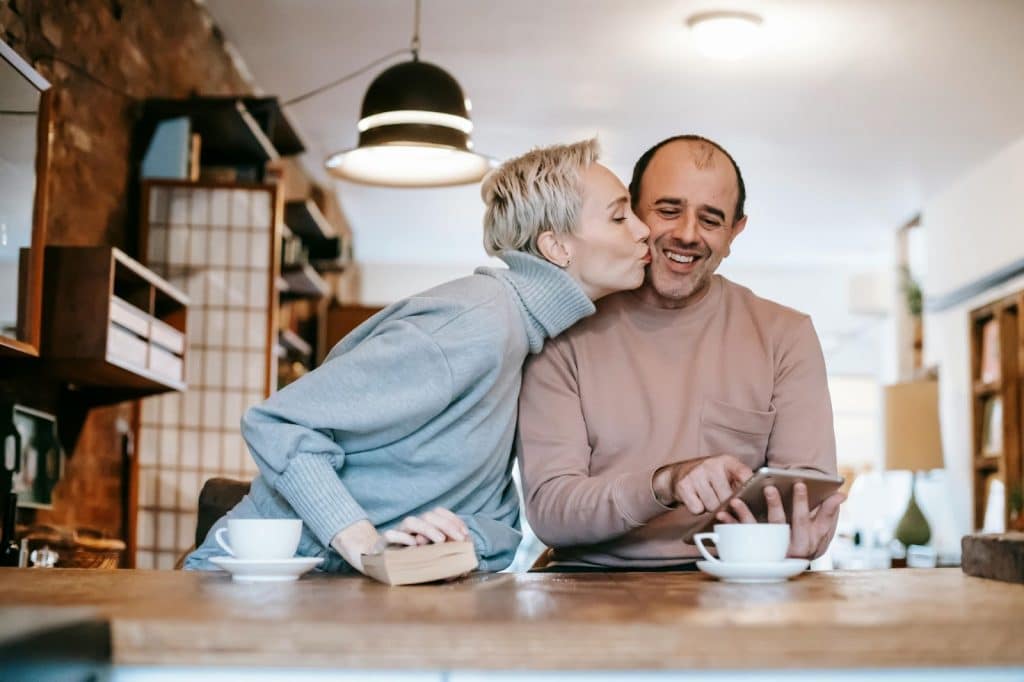 A woman kissing a man’s cheek