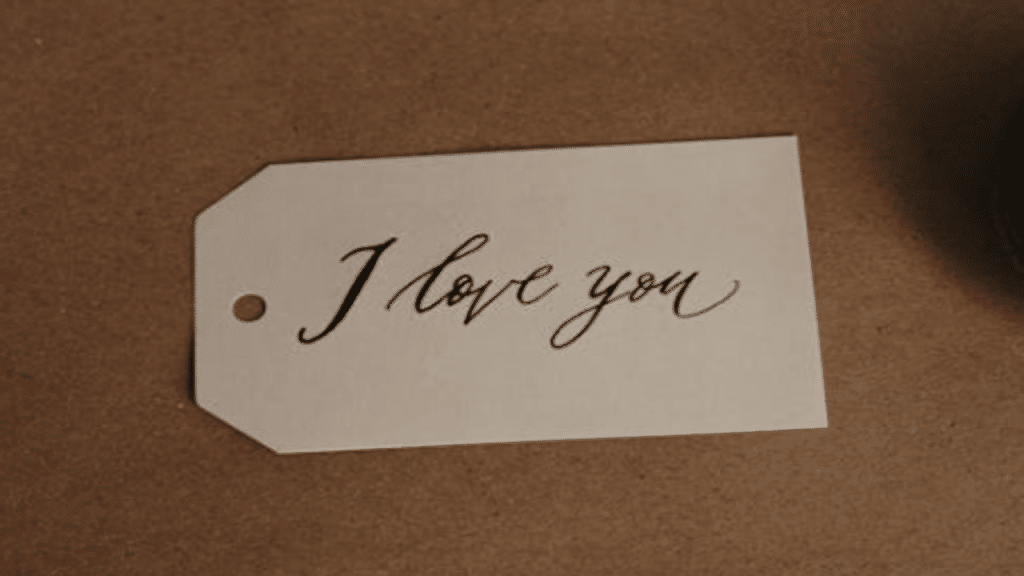 A handwritten tag saying “I love you”