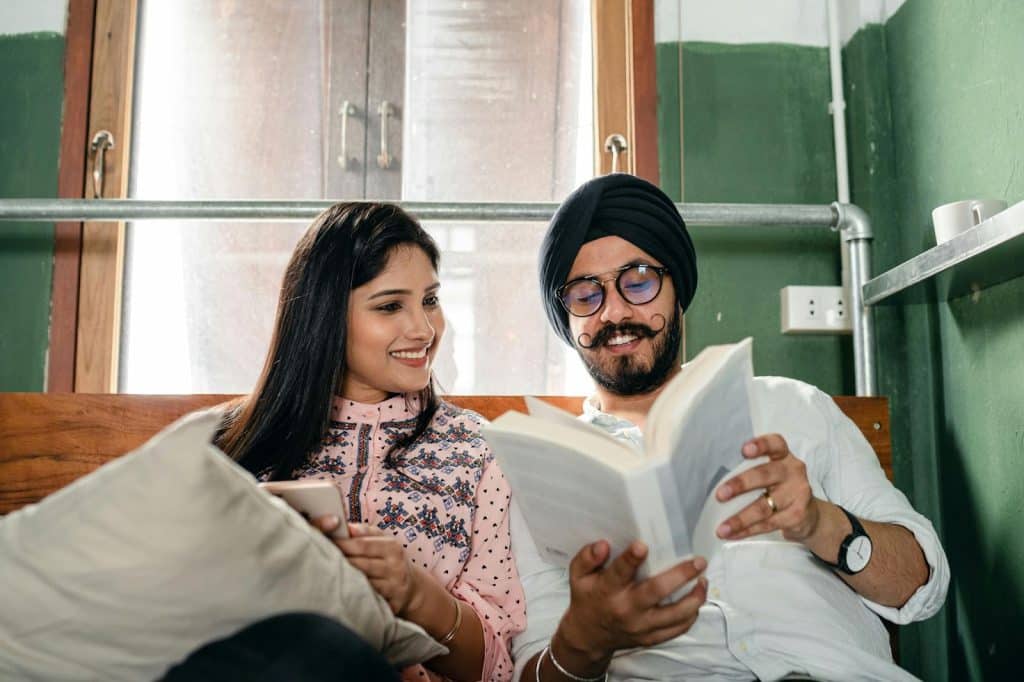 A woman checking what a man’s reading