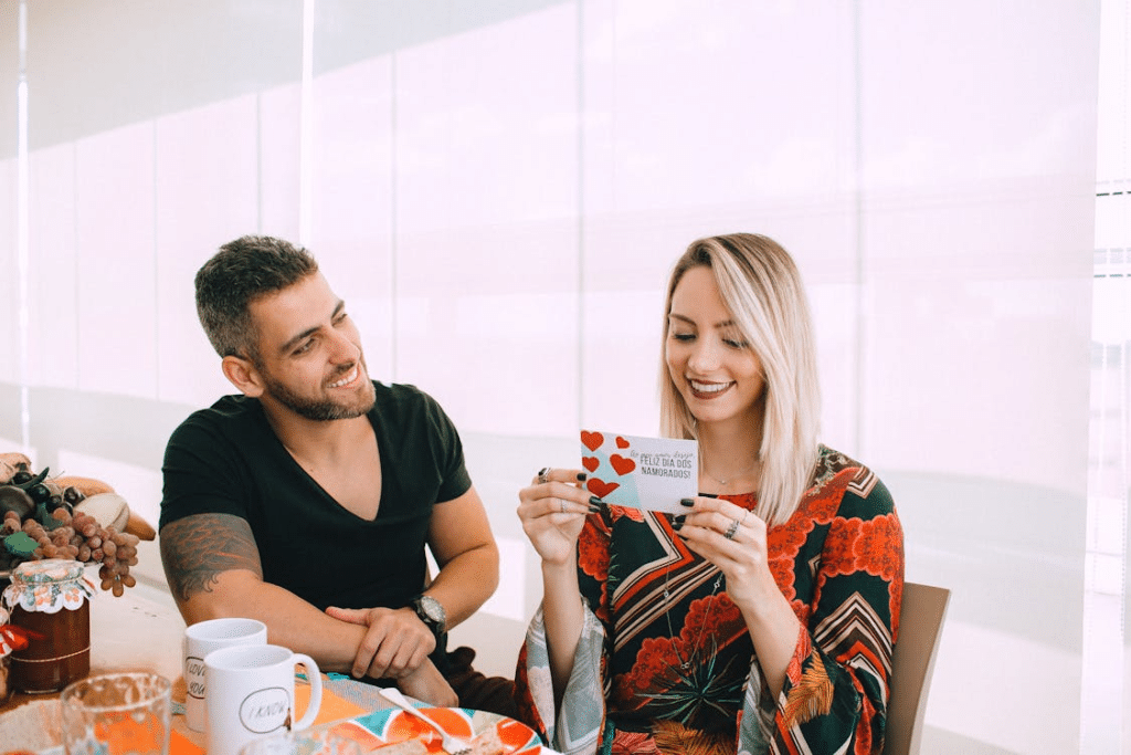 A man giving a note to his girlfriend