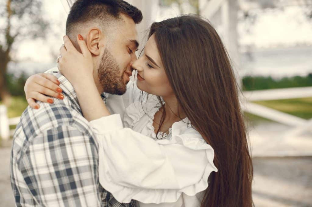 A man and woman will kiss