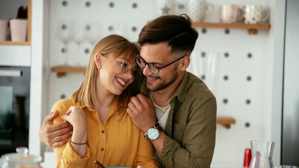 Young couple eating breakfast at home.