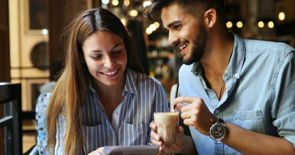 The couple is on a café date.