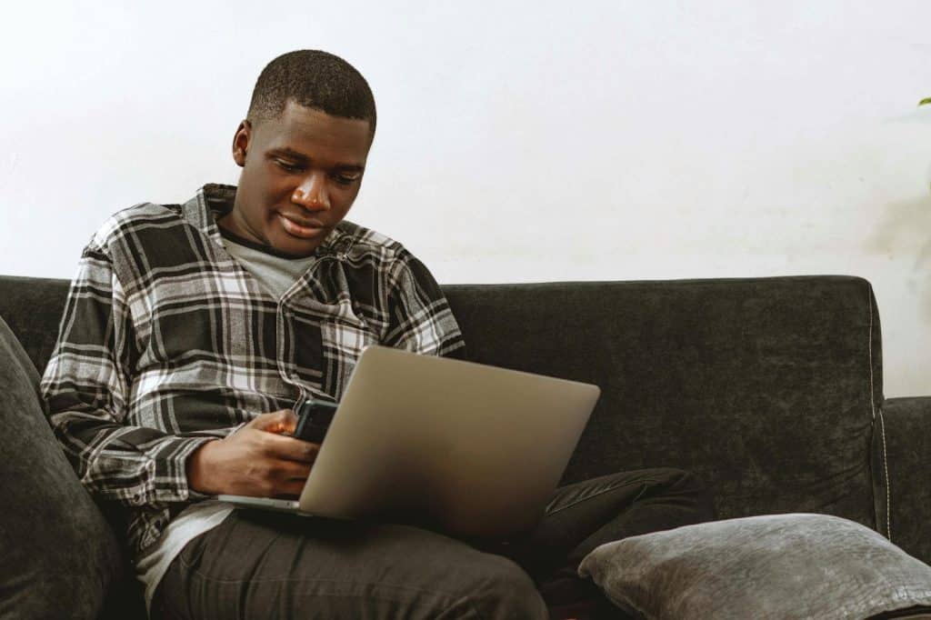 A man texting a woman