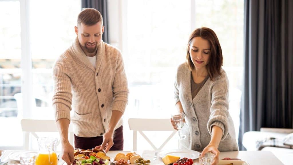A couple preparing a healthy breakfast together