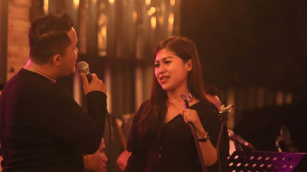 A couple singing together.