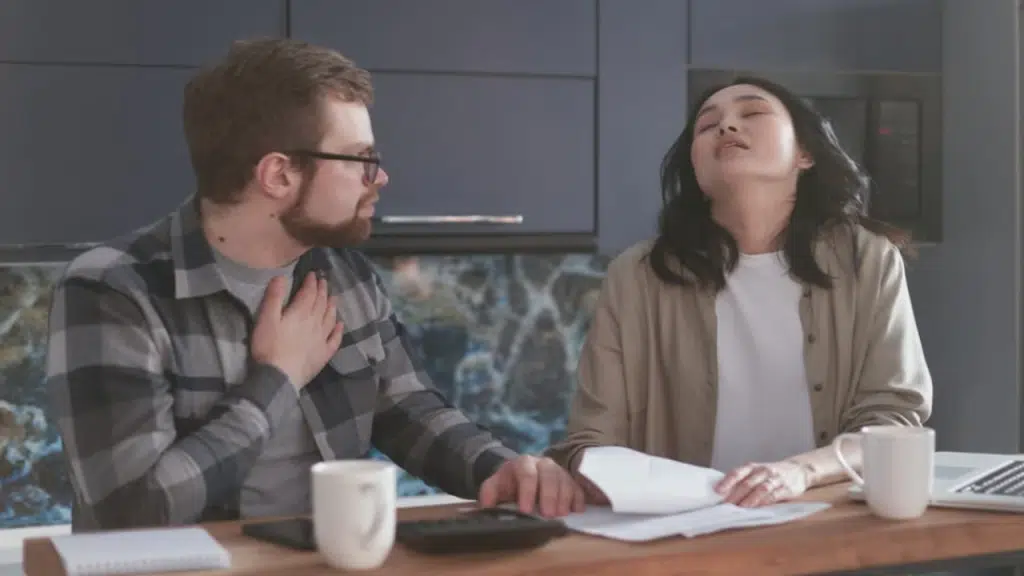 A couple fighting over the bills
