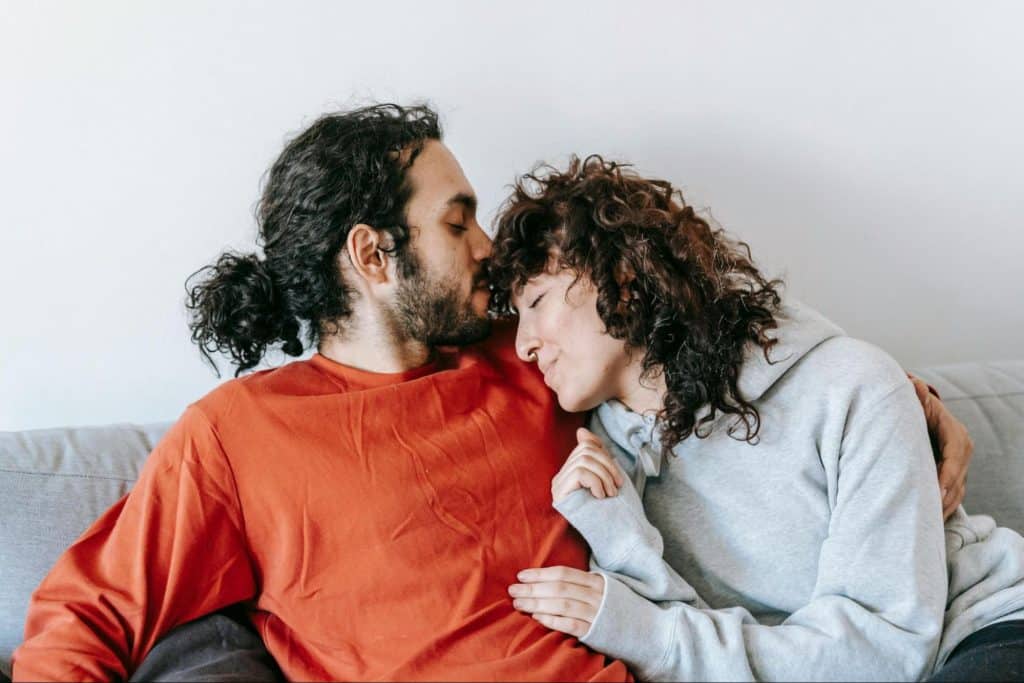 A man and woman at the couch 