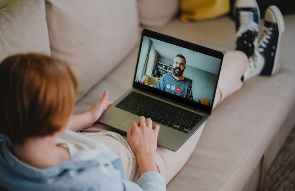 The couple is talking through a video call.