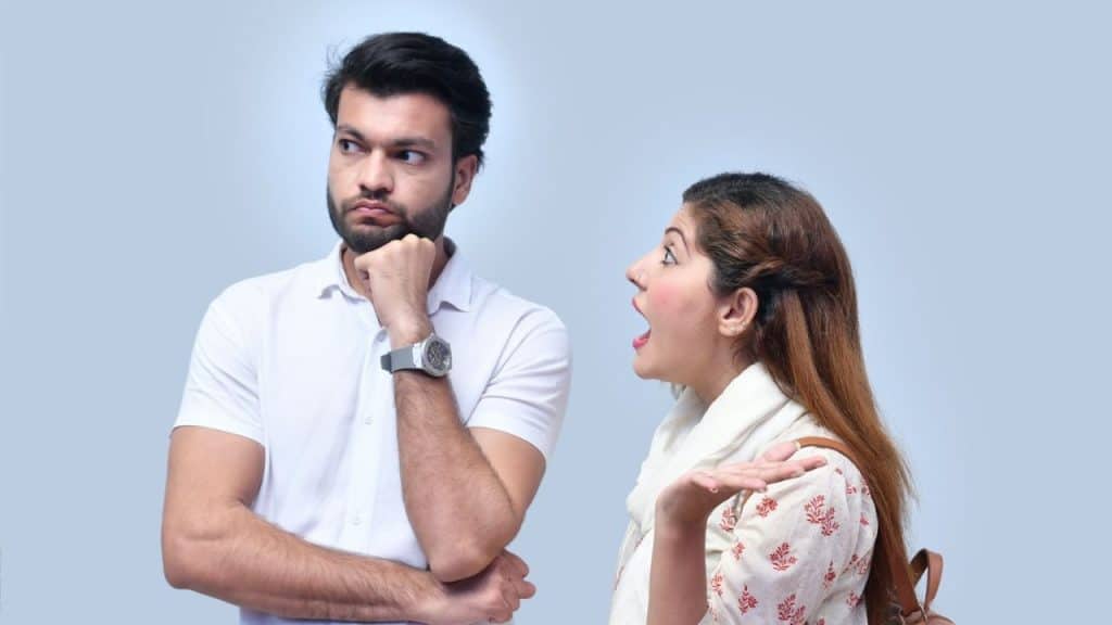 Man with a skeptical look, next to a woman with an open mouth and surprised gesture.