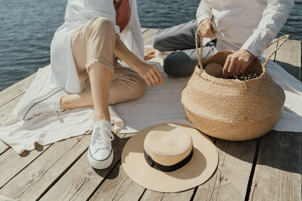 A man and a woman having picnic