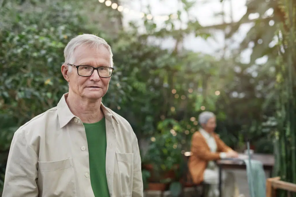A man wearing eyeglass