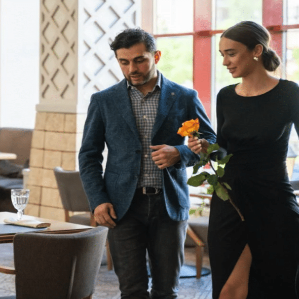 A couple on a first date