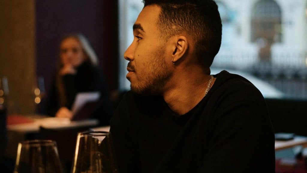 Men crave a back-and-forth, even if it’s light. Nobody wants to talk to someone the whole evening. A date’s supposed to feel like two people showing up, not one person doing all the lifting.
