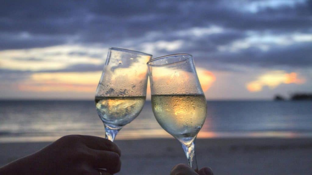 A couple toasting their champagne flutes
