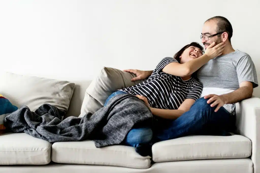 A man and woman at the couch 