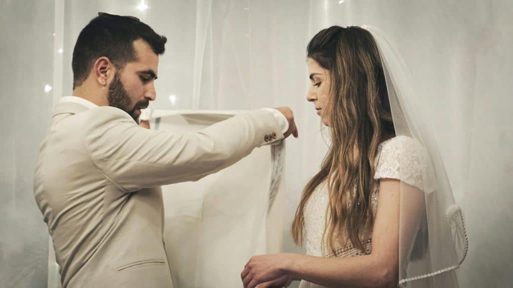 A groom and a bride are standing next to each other.