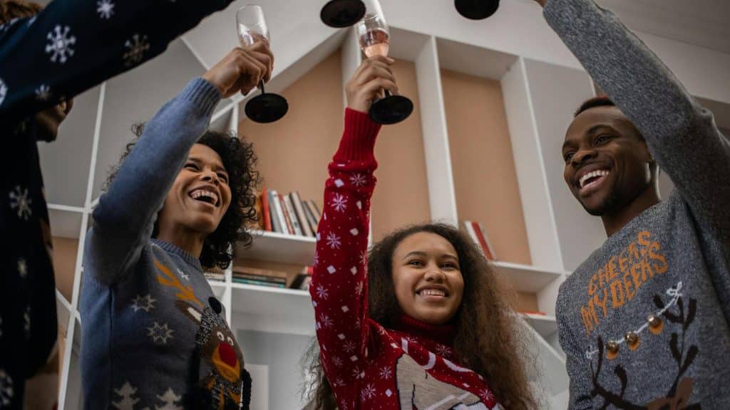 A group people toasting.