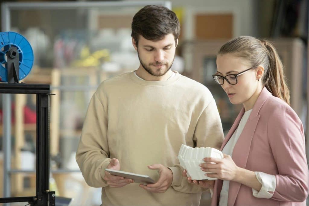 A woman having a  cold tone towards man