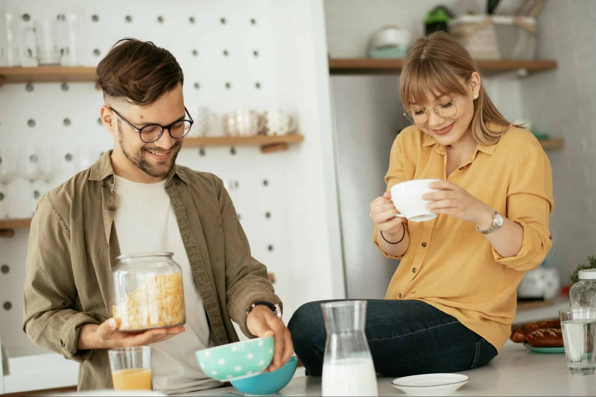 A man and woman at the kitchen 