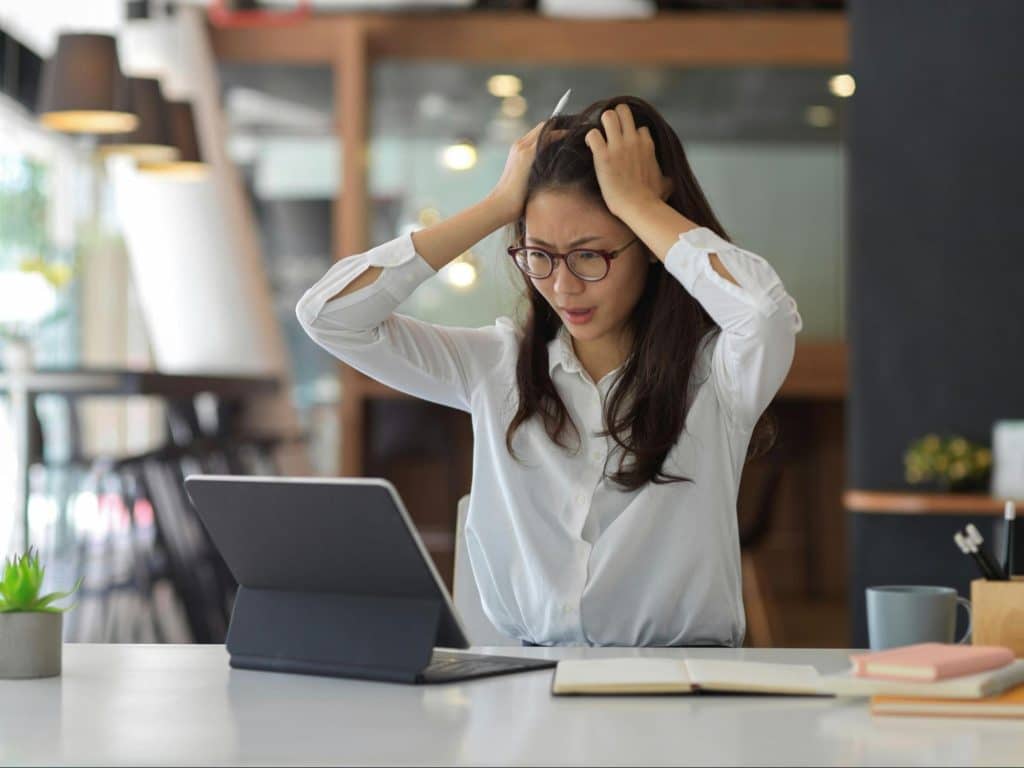 A woman can’t focus on her work
