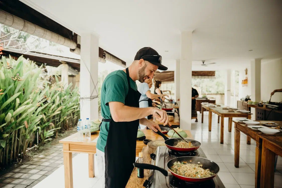 A man in a cooking class
