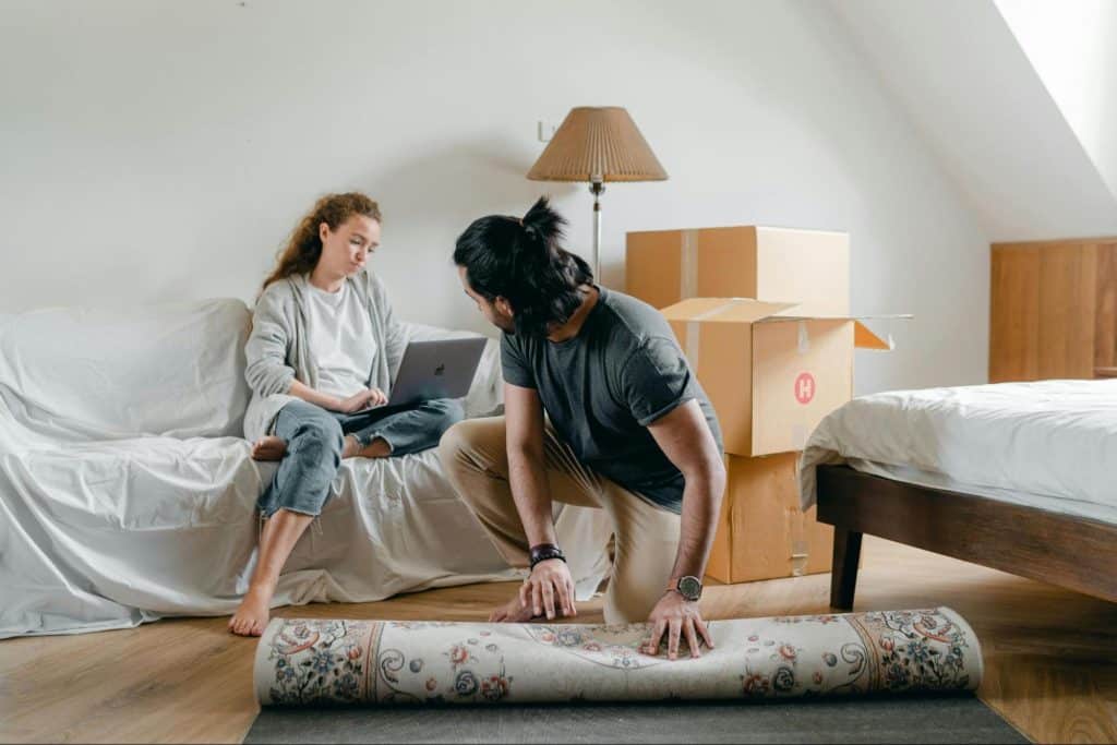 A man trying to speak with a busy woman