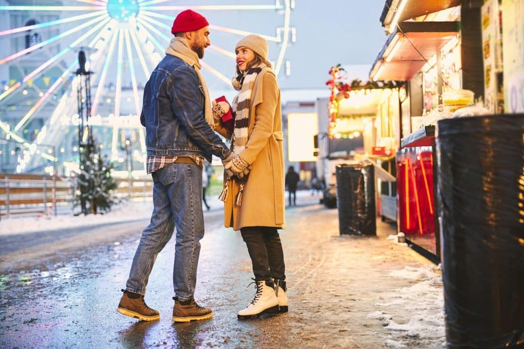 A couple walking in the city center during the holiday season.