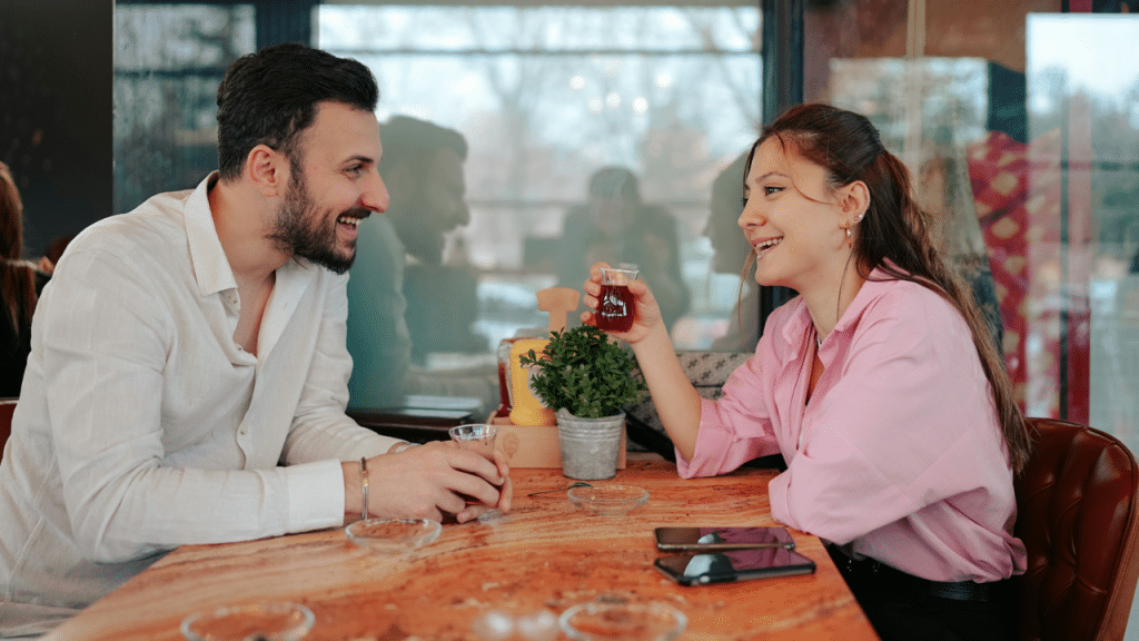 A couple on a restaurant date