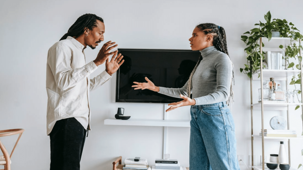 A couple fighting in the apartment