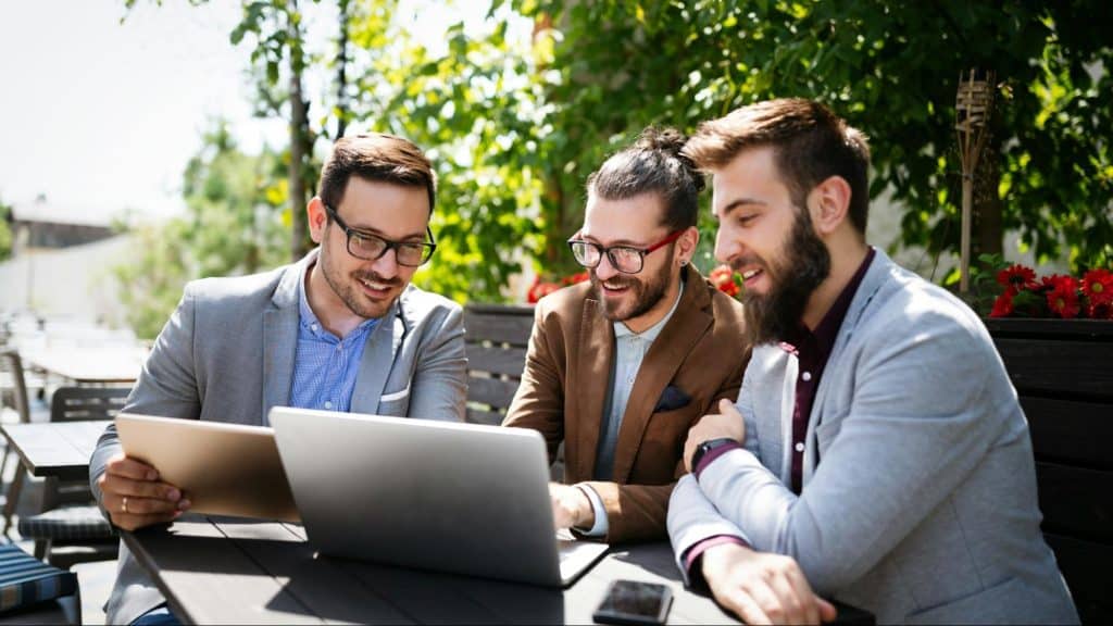 Men looking at the laptop