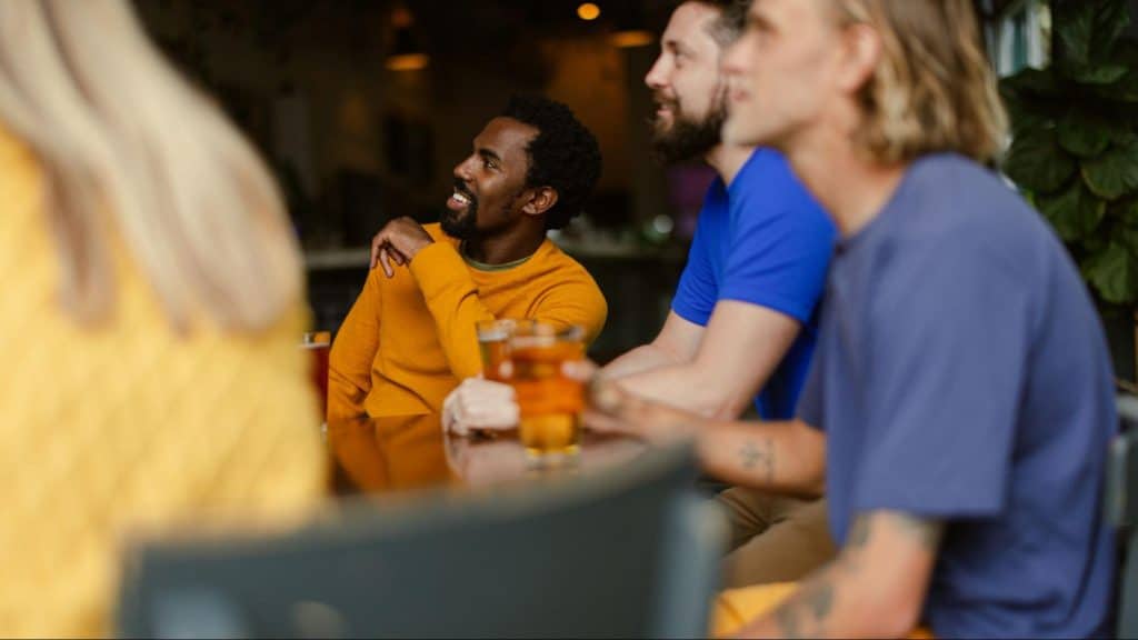 M en watching a game