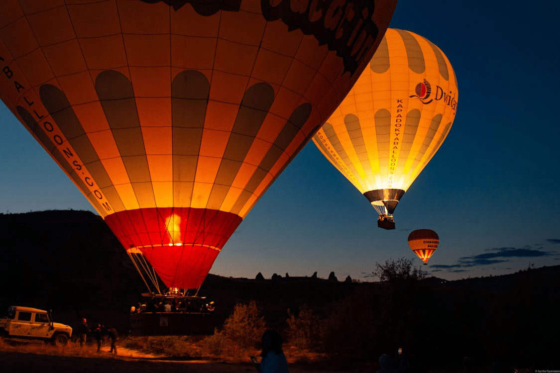 A photo of hot air balloons