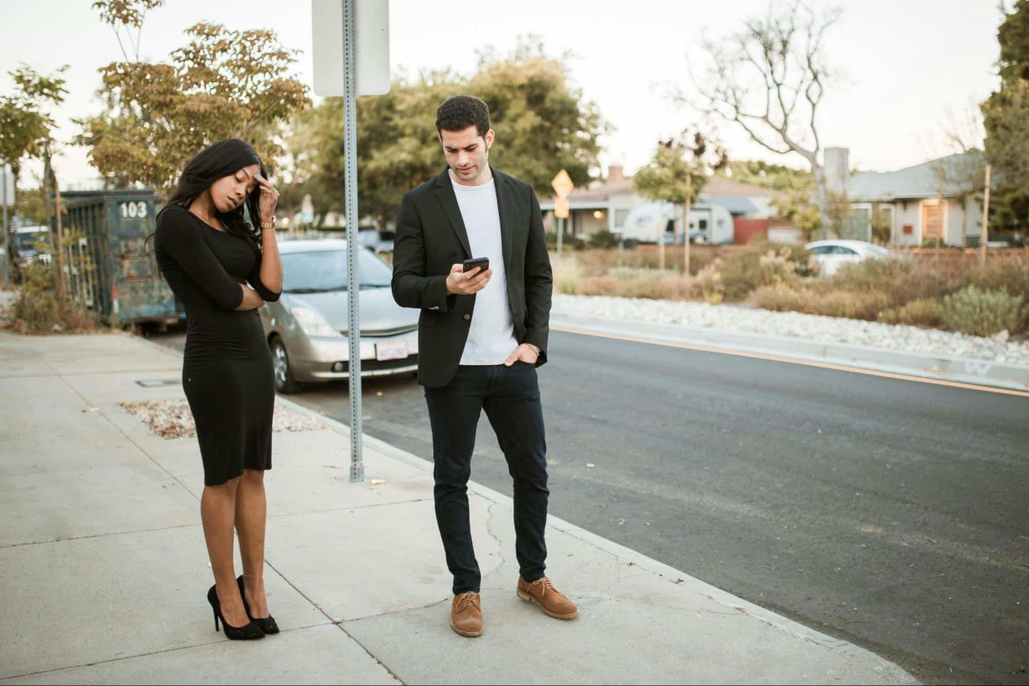 A man does not know what the woman thinks